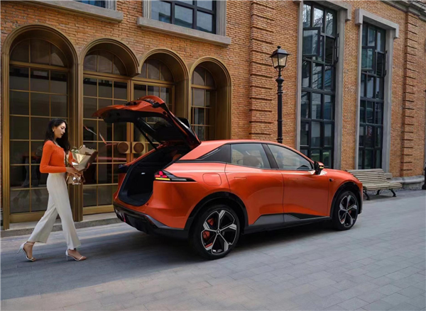 年轻人第一辆后驱SUV 长安深蓝S7预售：16.99万起