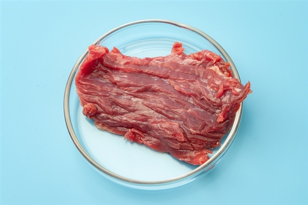 寓意“心头肉”！女生过生日闺蜜送猪肉代替蛋糕