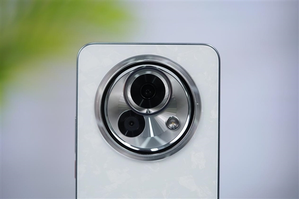 白面板颜值巅峰!星纪魅族Lucky 08图赏