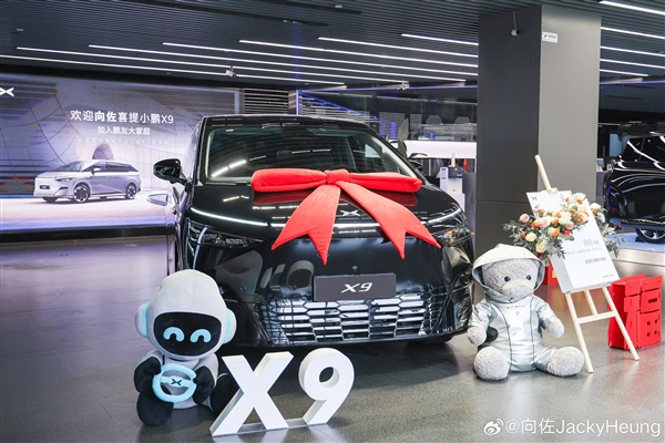 向佐体验小鹏智驾频竖大拇指:很像赛车手开车 很厉害