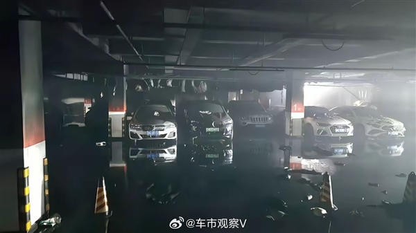 小鹏电车起火烧毁地库十几辆车 小鹏公关:涉事车辆有改装