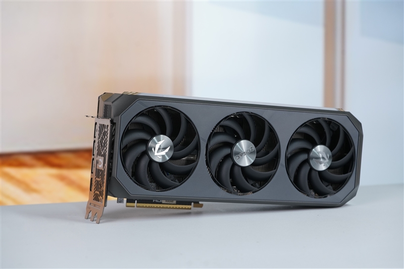 狂飙3.3GHz频率!索泰RTX 5080 AMP EXTREME评测