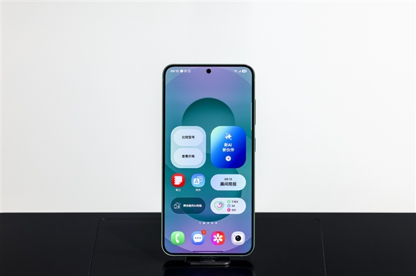 从智能中枢到超拟人助手：三星揭示手机未来形态