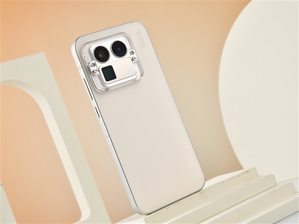 背屏、背部扬声器、可拆卸镜头模组：这些创新说明了什么