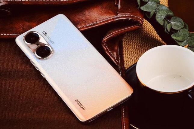 荣耀70pro是直屏吗