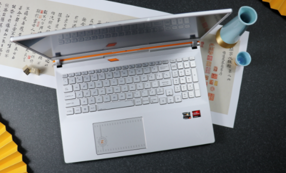 r77735hs是英特尔什么级别