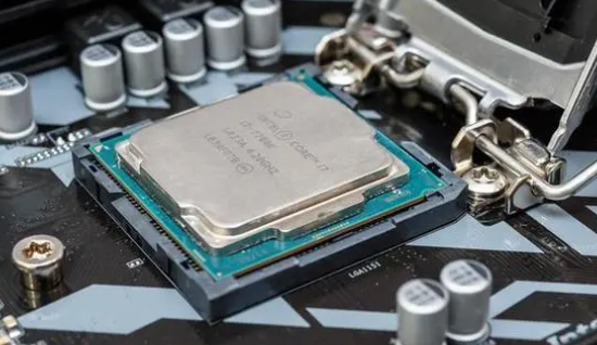 r77735h与i513500哪个强