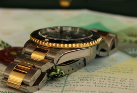 瑞士手表调整日期方法