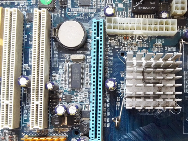 锐龙7000系列cpu用什么主板