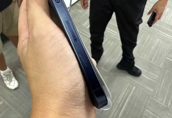 苹果15promax钛合金边框还会有划痕吗