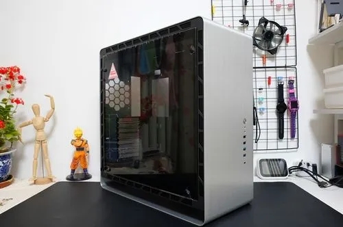 侧透机箱需要贴防爆膜吗